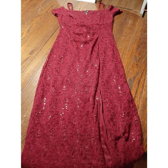Medium Candalite Burgandy Spaghetti Strap Off Shoulder Special Occasion Dress - Picture 1 of 7